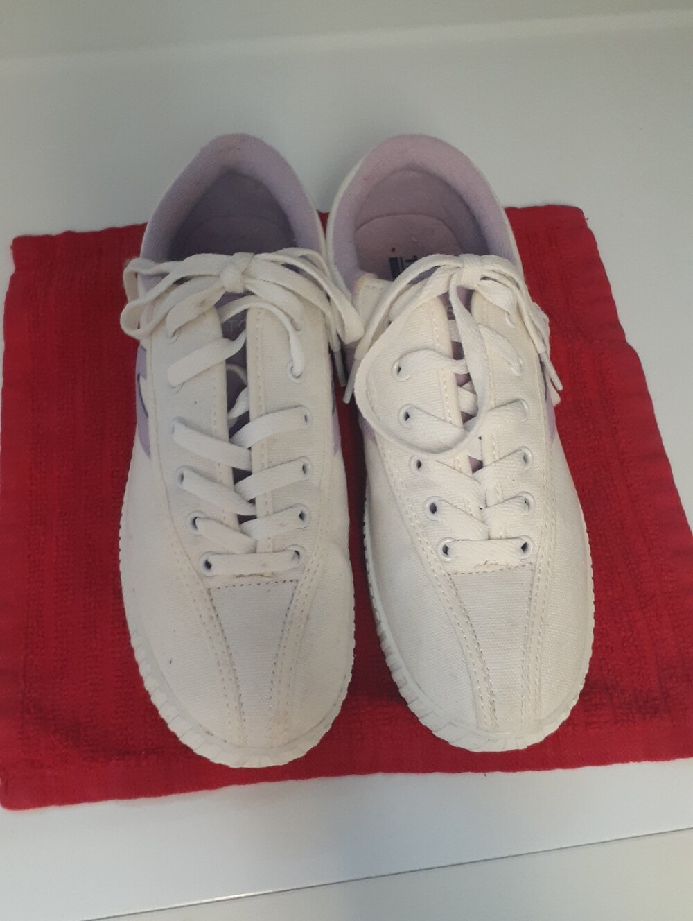 Casual Tretorn Canvas Sneakers with Light Purple Lining - size 7